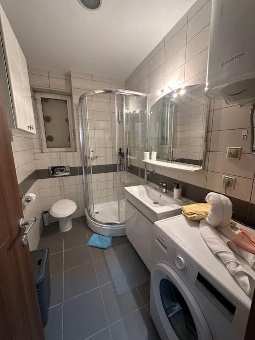 Zee's Lux Spot Apartament *