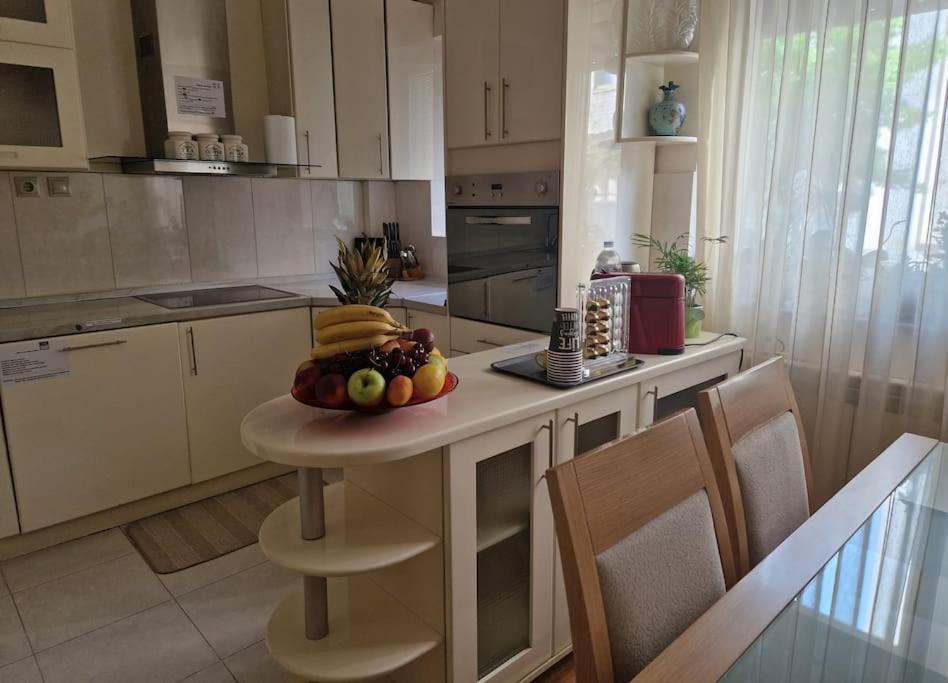 Zee's Lux Spot Apartament Scopia